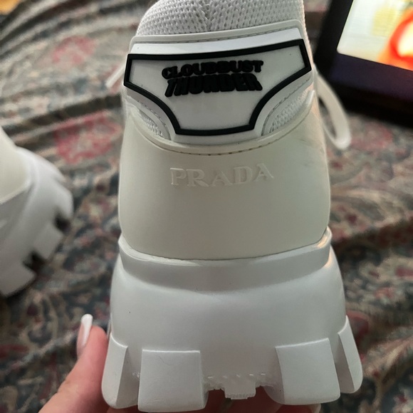 Brand: Prada
	•	Size: 40 (equivalent to US women’s size 9)
	•	Color: White - Picture 2 of 6